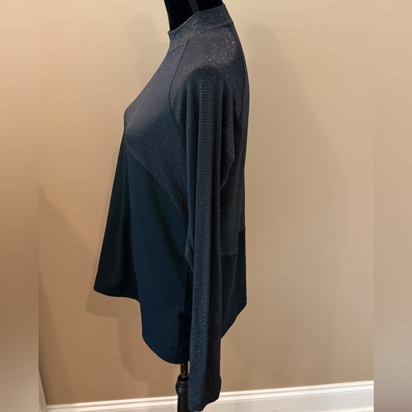 Women’s NWT NIKE Pro Dri-Fit Black/Gold metallic long sleeve top. Size XL - Picture 4 of 9